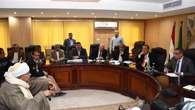 محافظ الفيوم يستقبل 60 مواطناً في اللقاء الأسبوعي لخدمة المواطنين |صور