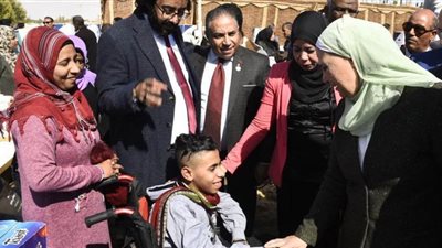 وزيرة التضامن تطلق برنامج فرصة وتفتتح مركزا للتدريب المهني بالوادي الجديد