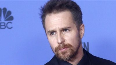 سام روكويل يحصد جائزة أفضل ممثل في مسلسل قصير بحفل ممثلي الشاشة 