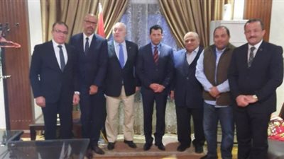 تفاصيل لقاء رئيس الاتحاد الدولي للإسكواش مع وزير الشباب والرياضة