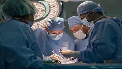 التأمين الصحي الشامل | فريق طبي ينجح في إصلاح عيب خلقي برقبة طفل