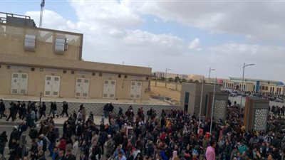 اقبال كثيف بمسجد المشير بسبب زوار معرض الكتاب | فيديو وصور