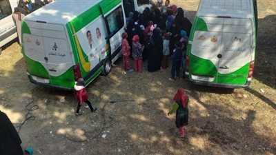 محافظ قنا: الكشف على ١٦٤٤حالة خلال القافلة الطبية بقرية حاجر خزام