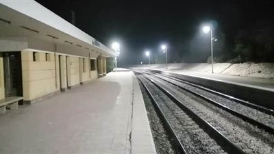 الأقصر: قطار الشباب يتوقف بمحطة 