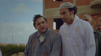 علي ربيع ومصطفى خاطر يتشاجران مع الزبائن بعد فتح عربة كبدة في مسلسل عمر ودياب