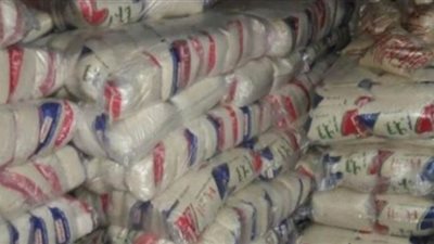 ضبط صاحب مخزن لحجبه 2.6 طن سكر وأرز و1020 عبوة زيت طعام بالسيدة زينب