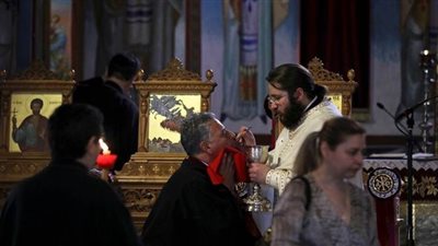 كنائس اليونان تفتح أبوابها أمام المصلين للمرة الأولى منذ أسابيع