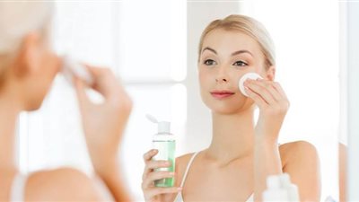 إحذري.. 4 أخطاء تقع فيها الفتيات أثناء العناية بالشعر والبشرة