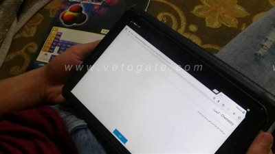 طلاب الصف الثاني الثانوي يؤدون امتحان الكيمياء على التابلت | صور