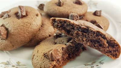 طريقة عمل كوكيز الشوكولاتة الاحترافي كأشهر المحلات | فيديو