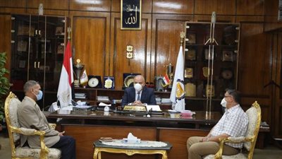 تخصيص 5 ملايين جنيه لرصف منطقة المحطات بنجع حمادي | صور