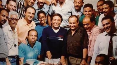 صلاح عبد الله ينشر صورة قديمة تجمعه بالزعيم عادل إمام