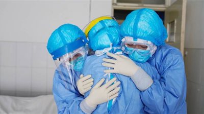 بعزيمة قوية.. سيدة عمرها 95 سنة تهزم كورونا بأسوان