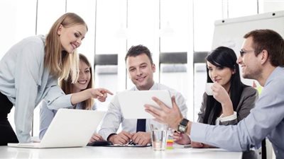 دراسة: ثلث الموظفين يعملون لوقت أطول من ذي قبل خلال أزمة كورونا