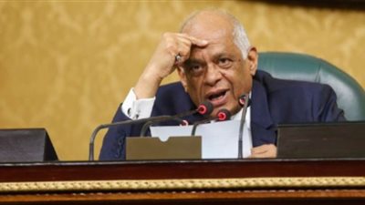 عبد العال محذرا الوزراء المتغيبين: سألزمكم بحضور الجلسات