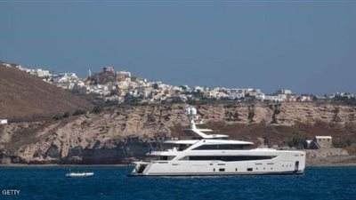 كيف يتعامل الأثرياء مع فيروس كورونا.. يرتدون كمامات مصنعة من جلود التماسيح والثعابين.. يقيمون بملاجئ ويخوت معقمة.. ويحجزون غرف طوارئ