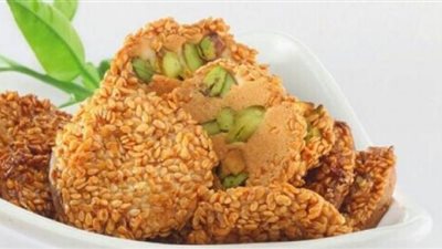 أسهل طريقة لعمل البرازق بالسمسم | فيديو