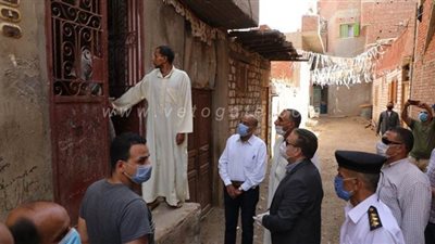 محافظ المنوفية يوزع مواد غذائية ولحوم على أسر العزل المنزلي بالشهداء