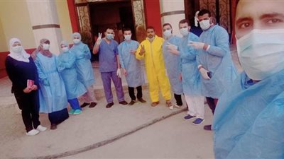 ممر شرفي وزغاريد.. كيف استقبل الجيش الأبيض المتعافين من كورونا بالشرقية؟| فيديو