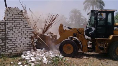 إزالة 116 حالة تعد على الأراضي بقنا | صور