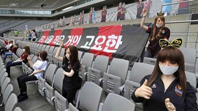 ناد كوري يعتذر عن استخدام الدمى الجنسية لتعويض غياب الجماهير