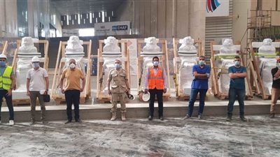 أبرزها لوحة الزيوت السبعة و١٠ تماثيل للملك سنوسرت الأول.. تفاصيل نقل ٣٤٦ قطعة أثرية للمتحف المصري الكبير