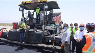 تطوير الطريق الصحراوي الغربي بطول 1255 كم | صور