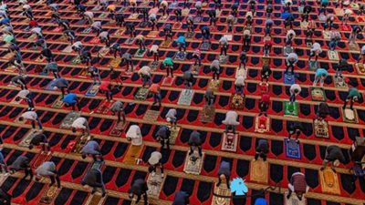 لبنان يعلن إعادة فتح المساجد الجمعة القادمة مع الالتزام بالإجراءات الوقائية