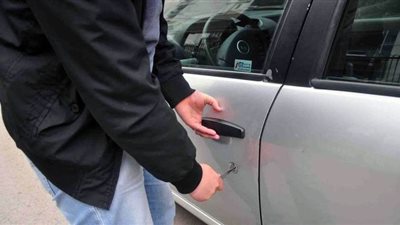 حبس عاطلين تخصصا في سرقة السيارات بالإكراه بالتجمع