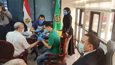 سحب ١٠٠عينة من المخالطين لمحافظ الدقهلية بعد إصابته بفيروس كورونا | فيديو