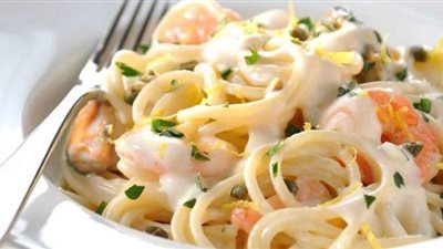 طريقة عمل المكرونة بالسى فود وسلطة الكابوريا |فيديو