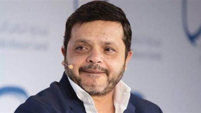 محمد هنيدي يمازح يوسف الشريف.. والأخير يرد