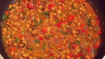 طريقة عمل الفول بالتقلية والطماطم والزيت |فيديو