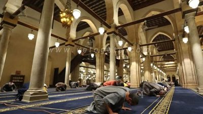 10 صور ترصد أجواء صلاة التراويح ليلة 27 رمضان من الجامع الأزهر