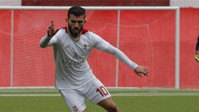 صراع ثلاثي علي نجم الأهلي السابق