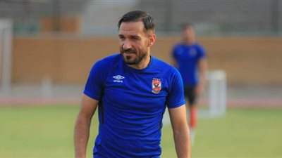 الأهلي ينفي وصول عرض من الهلال السعودي لضم علي معلول