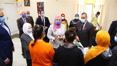 وزيرة التضامن توزع ملابس العيد في دور الرعاية بتكلفة ٧ ملايين جنيه | صور