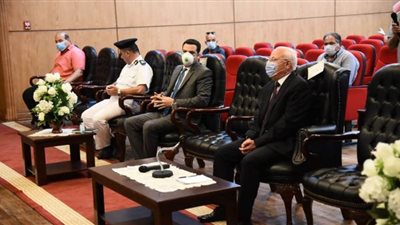 محافظ بورسعيد يشيد بجهود الأجهزة التنفيذية في إزالة تعديات البناء | صور
