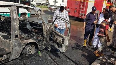 النيران تلتهم سيارة ميكروباص بسبب ارتفاع درجة الحرارة بالشرقية| صور