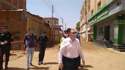 تطهير وتعقيم الشوارع المحيطة بمبنى العزل الطبي بقرية شيبة في الشرقية |صور