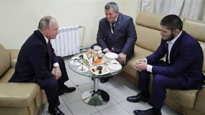 بوتين يستجيب لطلب المصارع حبيب محمدوف بعلاج والده