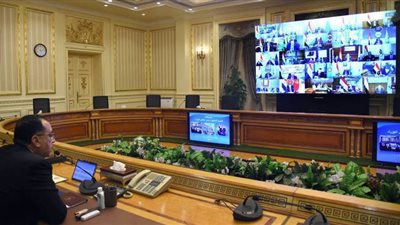 رسائل رئيس الوزراء في اجتماع المحافظين.. تطبيق الإجراءات الوقائية بكل حسم.. ضرورة ارتداء الكمامة.. منع التجمعات في الميادين