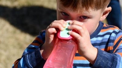 6 نصائح تحمى طفلك من مخاطر الطقس الحار