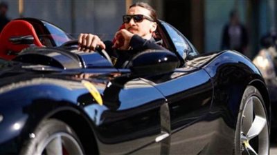 ابراهيموفيتش يمتلك سيارة فيراري النادرة | فيديو