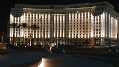 وزير قطاع الأعمال العام يتفقد اللمسات النهائية لمشروع إضاءة ميدان التحرير