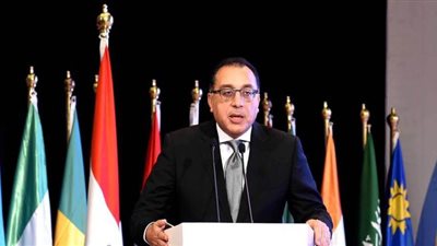 السيسي يكلف مدبولي باستمرار العمل في المشروعات القومية مع اتباع إجراءات الوقاية من كورونا 