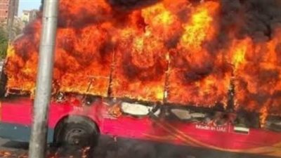 إخماد حريق اندلع بأتوبيس في التجمع