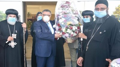 وفد من رجال الدين المسيحي يهنئ محافظ البحر الأحمر بعيد الفطر| صور