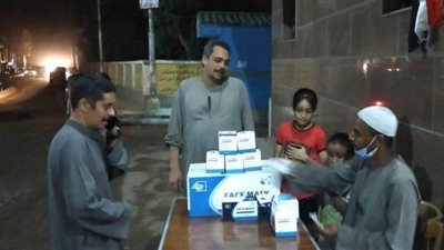 بيع الكمامات بأسعار التكلفة في 5 منافذ بقنا| صور