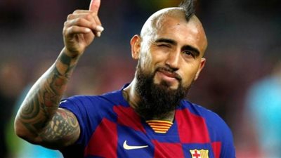 فيدال يغلق باب رحيله عن برشلونة